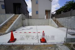 駐車スペースは2台分を確保。マイカー用に、お客さま用に、余裕を持ってご利用いただけます。