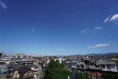バルコニーからの眺望です。前面に遮るものがなく景色を一望できます。日当たり良好。お洗濯物が良く乾きます。