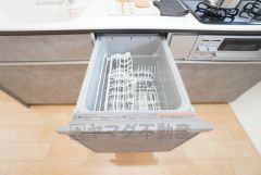 炊事時間を大幅に短縮できる食器洗浄乾燥機付き＾＾食器を洗う手間が減るので家族とのコミュニケーションの時間や自分の時間が増えますね。