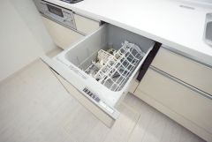 炊事時間を大幅に短縮できる食器洗浄乾燥機付き＾＾食器を洗う手間が減るので家族とのコミュニケーションの時間や自分の時間が増えますね。