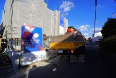 前面道路。南側約4ｍ公道。