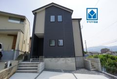 外環状線から一本入った閑静な住宅街＾＾ 徒歩10分圏にスーパー、小学校、総合病院あり＾＾