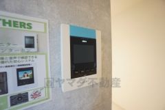 防犯はもちろん、セールスマン対策にもなるモニター付きインターホンです。お子さん1人での留守番時にも活躍しそうです。