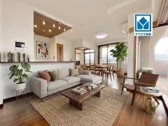 大きな掃き出し窓のあるリビングは、陽光あふれる明るい空間です。ゆったりと寛げる憩いの場となりそうです。家具はCGによるイメージ画像