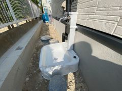 あると便利な外水栓。ガーデニングに、洗車に、泥遊びやペットの散歩の後に。