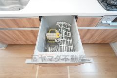 炊事時間を大幅に短縮できる食器洗浄乾燥機付き＾＾食器を洗う手間が減るので家族とのコミュニケーションの時間や自分の時間が増えますね。