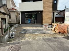 高宮駅までバスで12分。