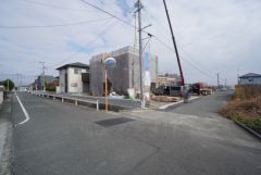 住人以外の車の進入も少なく、小さなお子様を持つご家庭にも安心です。