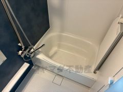 1日の疲れを癒すくつろぎのバスルーム。雨の日のお洗濯にも嬉しい浴室乾燥付き。換気機能付きなのでお風呂のカビ予防にもなります＾＾