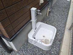 ると便利な外水栓。ガーデニングに、洗車に、泥遊びやペットの散歩の後に。