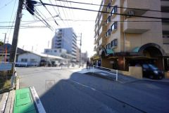 横手小学校まで徒歩5分、横手中学校まで徒歩4分＾＾お子様の通学もらくらく＾＾