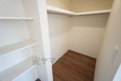 ウォークインクローゼット＆可動棚付きなので、毎日のコーディネートが楽しくなりそうですね＾