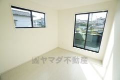 2面採光を確保した明るい室内は、風通しも良く、大変居心地の良い空間となっております。日当たりがよく、子供部屋としての利用もおすすめ＾＾