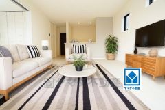 16.5帖。家族が集まる開放的なリビング。思い思いの時間を過ごしたり食事をしたり、素敵な団らんの場になりますね。家具はCGによるイメージ画像