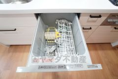 炊事時間を大幅に短縮できる食器洗浄乾燥機付き＾＾食器を洗う手間が減るので家族とのコミュニケーションの時間や自分の時間が増えますね。