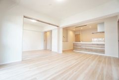 温かみのある雰囲気と、キッチンでの作業性を兼ね備え、家族の笑顔あふれる団らんのひと時をお過ごしいただける設計になっています。