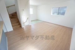 家族が集まる開放的なリビング。思い思いの時間を過ごしたり、家族みんなで食事をしたり、素敵な団らんの場になりますね＾＾