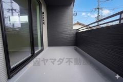 広々としたバルコニー。 天気のいい日にはお布団もまとめて干せそうですね＾＾