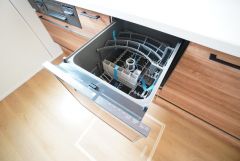 炊事時間を大幅に短縮できる食器洗浄乾燥機付き＾＾食器を洗う手間が減るので家族とのコミュニケーションの時間や自分の時間が増えますね。