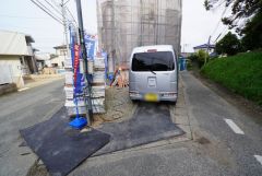 駐車スペースは2台分を確保（車種による）。マイカー用に、お客さま用に、余裕を持ってご利用いただけます。 