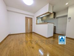 家族が集まる開放的なリビング。思い思いの時間を過ごしたり食事をしたり、素敵な団らんの場になりますね。