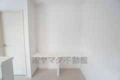 キッチン横にはスタディーカウンター付き。お子さまの勉強スペースや作業の場、家事の合間の一息休憩にも＾＾