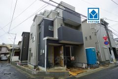 西鉄バス「下長尾」まで徒歩5分。博多・薬院天神方面行きが数分おきに停車＾＾徒歩9分圏内にサニー、マックスバリュ、セブン、ファミマ、マツキヨ、郵便局など周辺環境充実しています＾＾