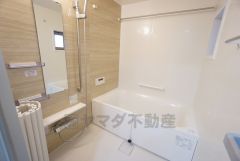 1日の疲れを癒すくつろぎのバスルーム。雨の日のお洗濯にも嬉しい浴室乾燥付き。換気機能付きなのでお風呂のカビ予防にもなります＾＾ 