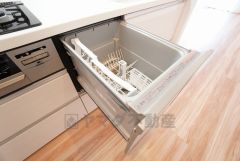 炊事時間を大幅に短縮できる食器洗浄乾燥機付き＾＾食器を洗う手間が減るので家族とのコミュニケーションの時間や自分の時間が増えますね。