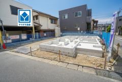 現地（2026年6月）撮影。周辺環境充実のスーパー徒歩6分、ドラッグストア徒歩5分でお買い物もラクラク＾＾警弥郷緑地まで徒歩2分で気軽にお散歩もできます。