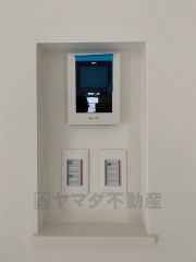 防犯はもちろん、セールスマン対策にもなるモニター付きインターホンです。お子さん1人での留守番時にも活躍しそうです。 
