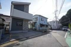 前面道路が広いので駐車も楽々です＾＾