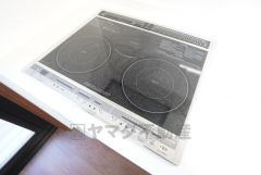 お手入れのしやすいIHクッキングヒーターです。3口コンロなので、効率よくお料理が楽しめます。