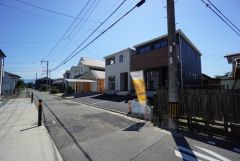 前面道路含む現地写真。