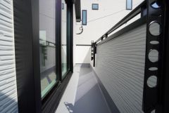 南向きで陽当たりの良いバルコニーです。 心地よい自然の光や風を感じることができ、ほどよく開放感のある空間＾＾