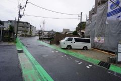 北東側約5.3ｍの公道に面しています。