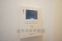 防犯性、セキュリティ対策に安心できるテレビモニター付きインターフォンです。セールスマン対策にもなり安心できます。