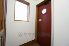採光も考えられた明るい玄関です。