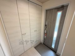 ご家族の靴をスッキリと片付けられるシューズボックス付きの玄関です＾＾スッキリと片付いた玄関は気持ちがいいです。