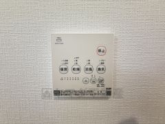 浴室暖房乾燥機には、暖房、乾燥、涼風、換気の4つの機能が付いています。タイマー付きです。換気・雨の日の洗濯も安心です＾＾