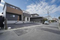 前面道路は北東側約5.81ｍの公道に面しています。