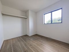 住む人のこだわりを活かす洋室＾＾オープンクローゼットもあり荷物もすっきり片付けられ、ゆとりのある暮らしが出来ます＾＾