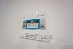 ボタン1つでらくらく操作できる給湯器リモコン。