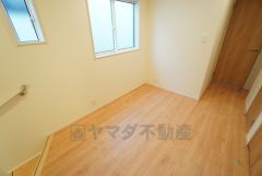 約1.68帖のフリースペースは、お子様の遊び場や書斎、趣味のスペースなど、自由な使い方ができる便利な空間です＾＾