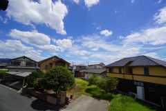 2階バルコニーからの眺望です。日当たりも良好。お洗濯物が良く乾きます。
