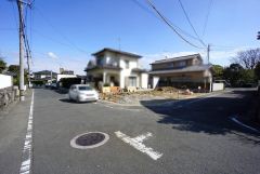 角地なので、開放感が得られます。 また、日差しが入りやすく、家の奥まで明るくなるのが嬉しいポイントです。