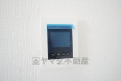 防犯はもちろん、セールスマン対策にもなるモニター付きインターホンです。 来訪者の顔が見えるので安心ですね＾＾