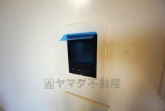 防犯はもちろん、セールスマン対策にもなるモニター付きインターホンです。