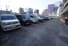 敷地内に駐車場あります＾＾ 月額（15，000円）最新の空き状況についてはお問い合わせください。