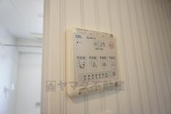 浴室暖房乾燥機には、暖房、乾燥、涼風、換気の4つの機能が付いています。タイマー付きです。換気・雨の日の洗濯も安心です＾＾